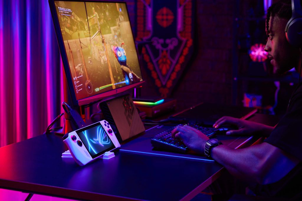 「Pro Time」則透過內含GeForce RTX 4090的ROG XG Mobile外接顯示卡，讓ROG Ally化身迷你電競桌機。